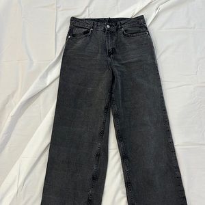 H&M 90’s High Rise Baggy Jeans